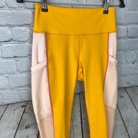 Fabletics Small In The Go Powerhold High Waisted Size Pockets Leggings EUC - Picture 4 of 10